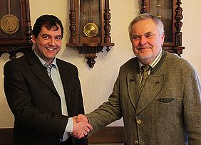 Der neue Fortbetriebsleiter Rudolf Zwicknagl mit seinem Vorgänger, Dr. Walter Mergner.
