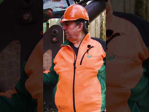 Edi der Pflegeharvester: Wartungsfrei? Von wegen! 😂🔧  #forstwirtschaft #forsttechnik