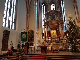 Peter Renoth hält die Lesung beim Vinzenziamt in der Stiftskirche Berchtesgaden