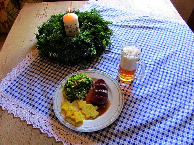 Gams-Rücken oder Lende mit Wirsing und Polenta