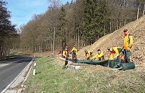 Forstwirt Azubi Naturschutz Bau Zaun Kröten