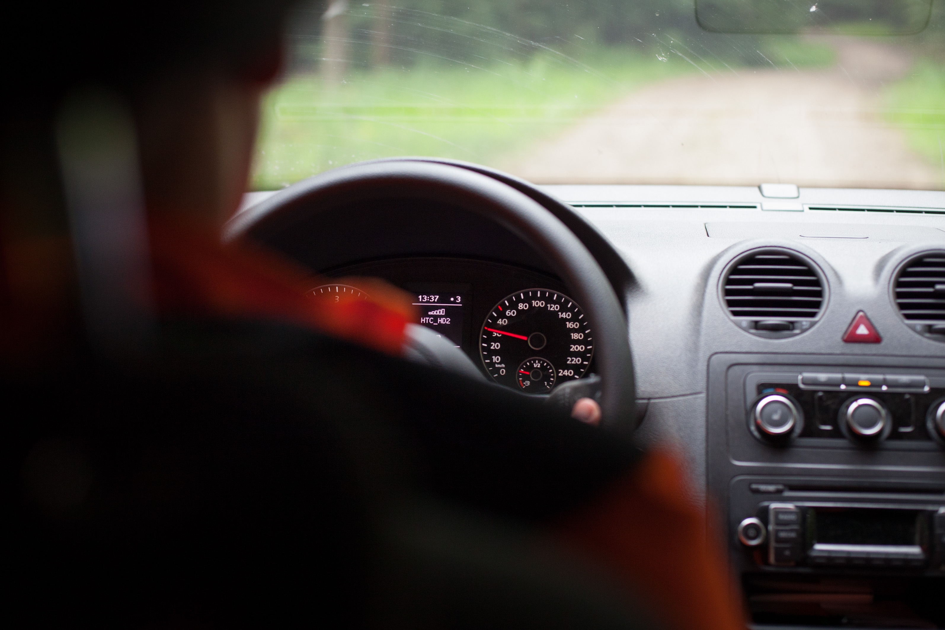Autofahrer hinter einem Steuer
