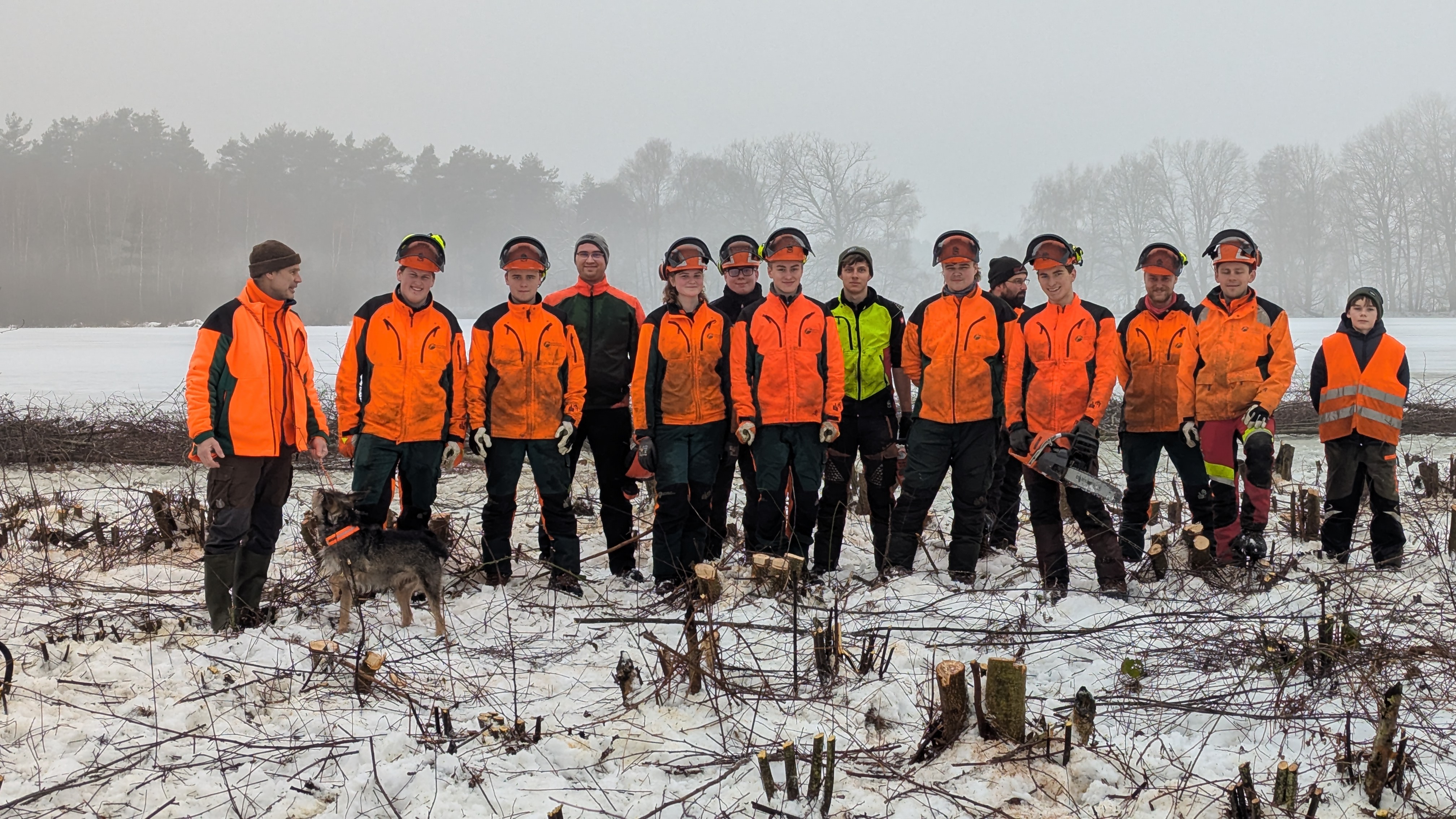Forstleute posieren für ein Gruppenfoto