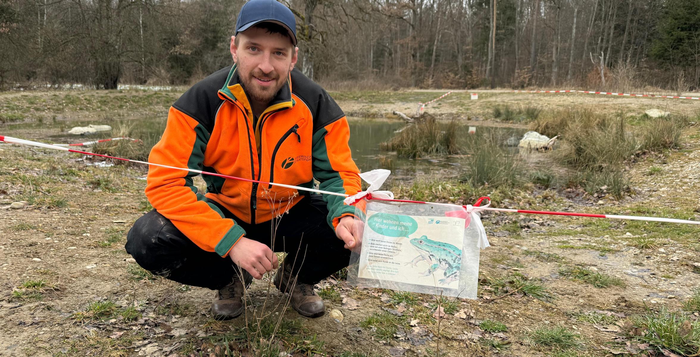 Staufer bei der Absperrung am Teich