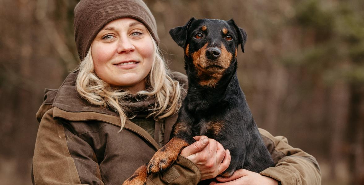 Freya Storath setzt Ihren Erdhund für Bewegungsjagden ein.