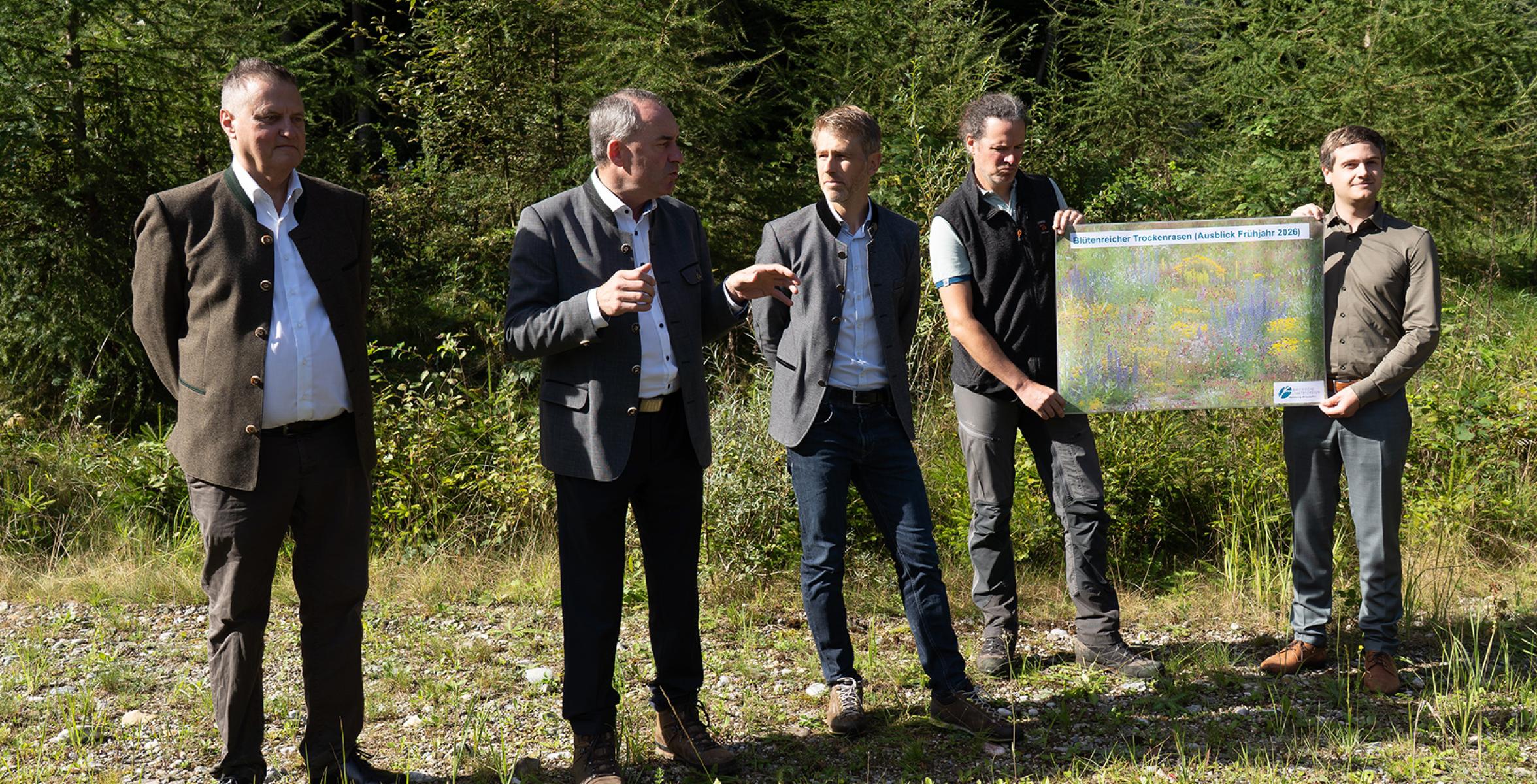 Vorstellung des Pilotprojektes durch Minister Aiwanger, Vorstandsvorsitzenden Neumeyer und Forstbetriebsleiter Emil Hudler