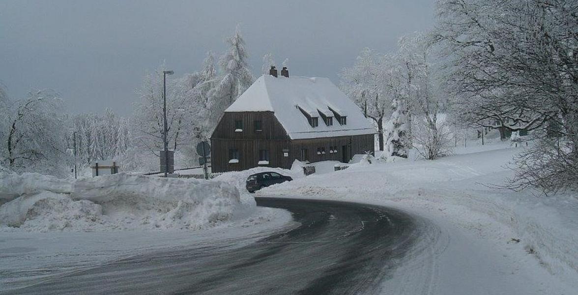 Ferienhaus im Schnee