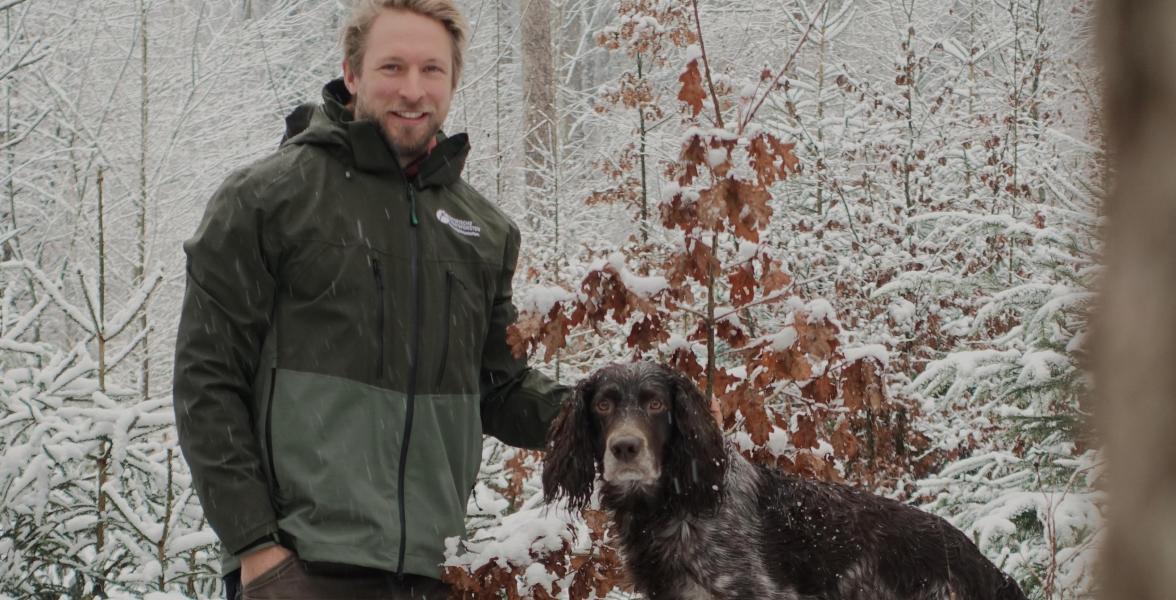 Markus Noack vom Forstbetrieb Schliersee mit Findus.