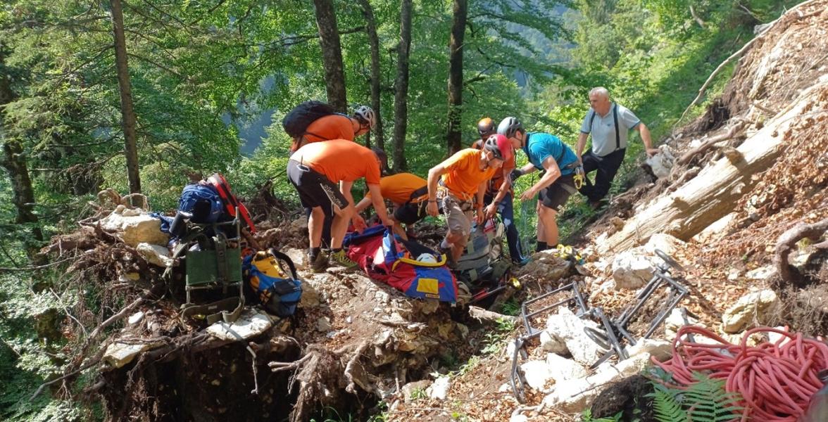 Rettungsübung am steilen Berghang